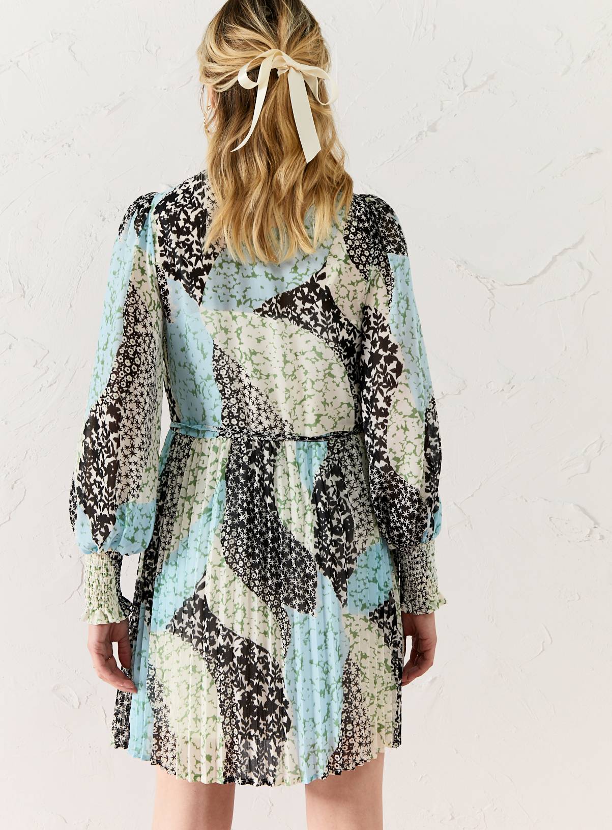 EVERBELLE Patched Print Pleated Mini Dress 14 - Image 4